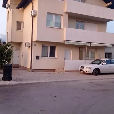 Par Apartment *